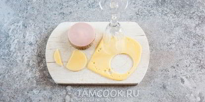 Шаг 4: бутерброда обезьяна с сыром и колбасой