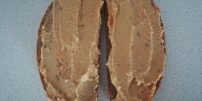 Шаг 1: бутерброда с хумусом и свежими овощами