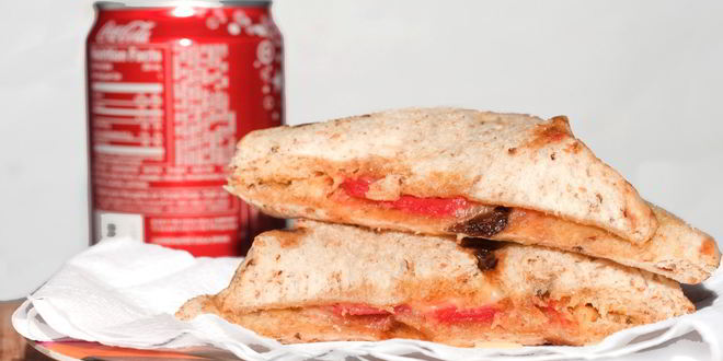 Рецепт Бутерброда с сыром и колбасой в микроволновке