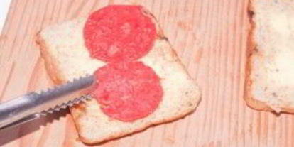 Шаг 1: бутерброда с сыром и колбасой в микроволновке