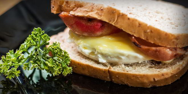 Рецепт Бутерброда с яйцом в микроволновке