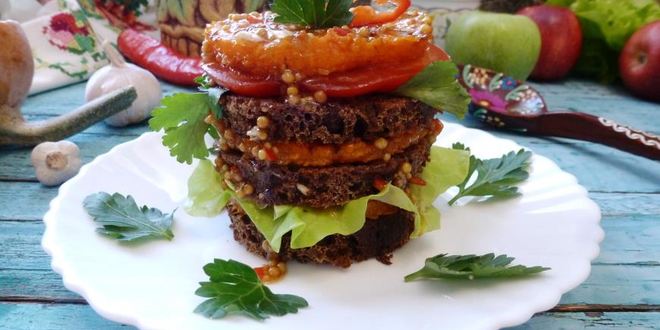 Рецепт Бутерброда со стейком из тыквы, ржаным хлебом и пикантным соусом