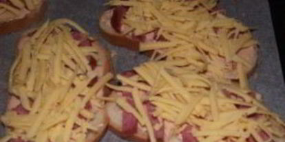 Шаг 2: бутербродов с колбасой жареные