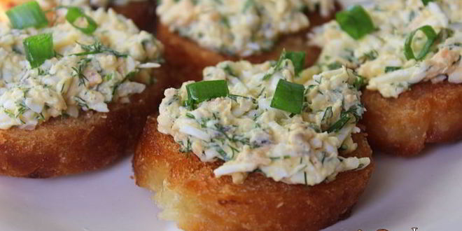 Рецепт бутербродов с консервированным лососем