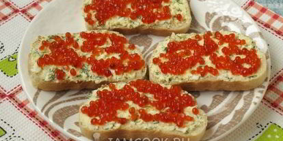 Шаг 6: бутербродов с красной икрой, сыром и яйцом