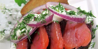 Шаг 7: бутербродов с лососем, свеклой и авокадо