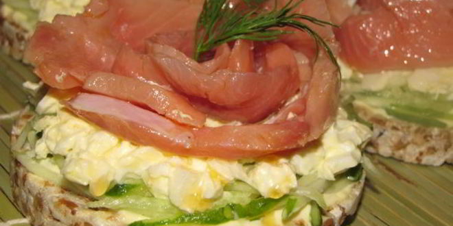 Рецепт бутербродов с огурцом и горбушей