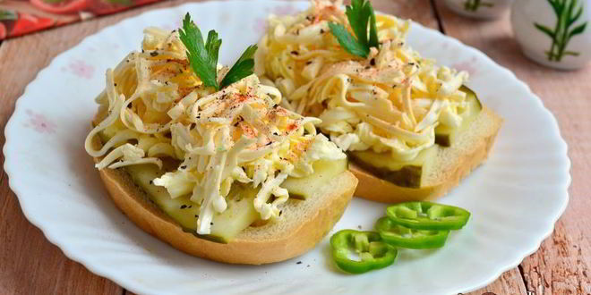 Рецепт Бутербродов с огурцом, маслом и плавленным сыром
