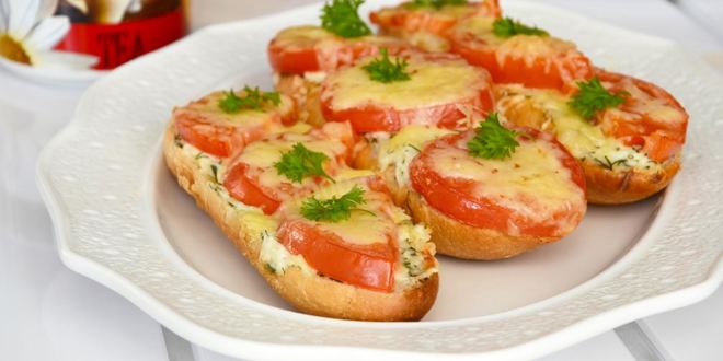 Рецепт Бутербродов с помидорами и сыром в духовке