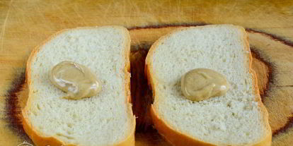 Шаг 2: бутербродов со шпротами и икрой