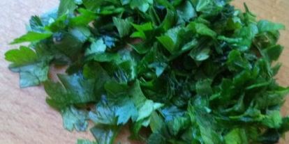 Шаг 3: бутербродов со шпротами с черным хлебом и чесноком