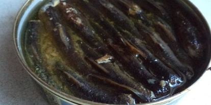 Шаг 7: бутербродов со шпротами с черным хлебом и чесноком