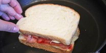 Шаг 2: горячих бутербродов с колбасой и сыром