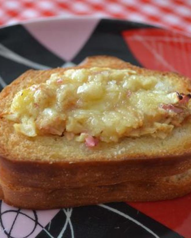 Рецепт горячих бутербродов с яблоком и корицей