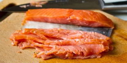 Шаг 8: мини-бутербродов с лососем и кремом из хрена