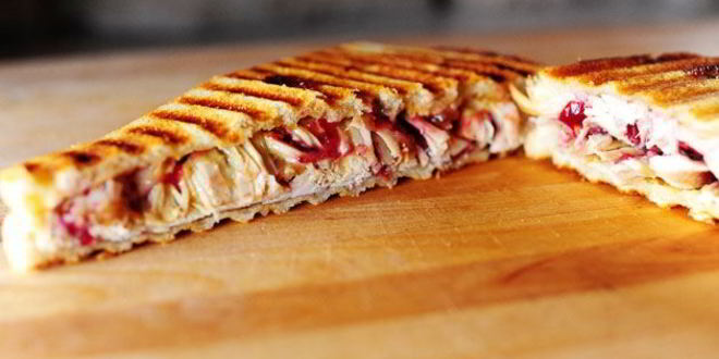 Рецепт швейцарского бутерброда с индейкой