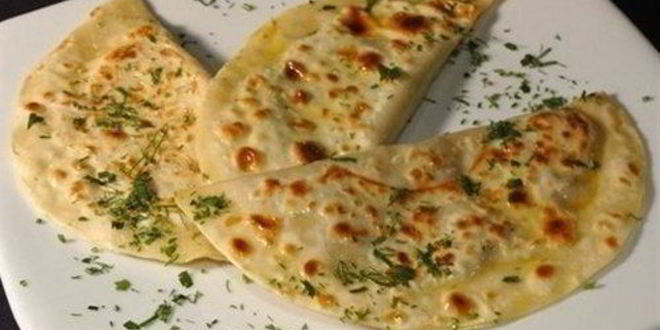 Рецепт быстрых чебуреков с брынзой