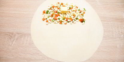 Шаг 3: чебурека с брынзой