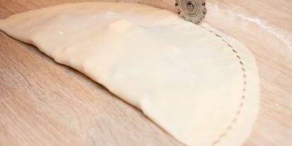 Шаг 6: чебурека с брынзой