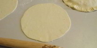 Шаг 4: чебуреков из слоеного бездрожжевого теста