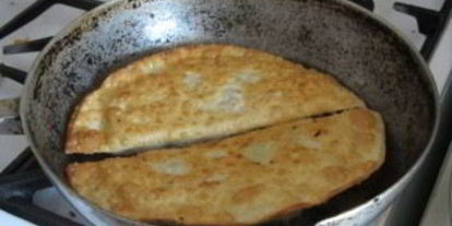 Шаг 3: чебуреков ны сковороде