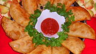 Рецепт Чебуреков по-домашнему с пикантным соусом