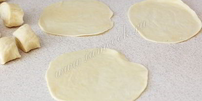 Шаг 4: чебуреков с творогом и зеленью