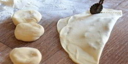 Шаг 1: чебуреков сырных