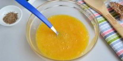 Шаг 2: домашнего сыра с зеленью и тмином