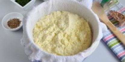 Шаг 4: домашнего сыра с зеленью и тмином