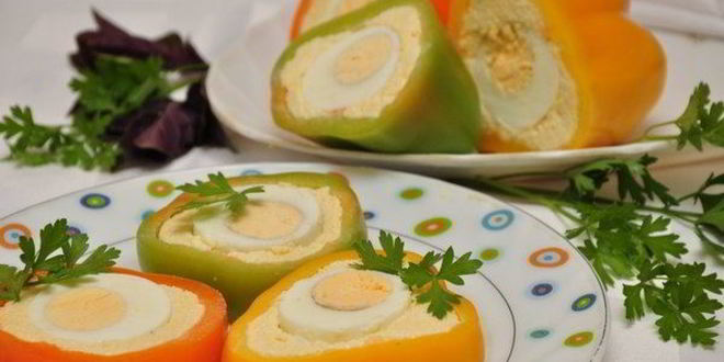 Рецепт фаршированных болгарских перцев с яйцом и сыром