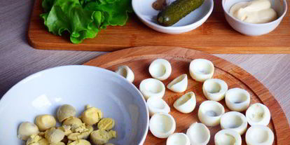 Шаг 1: фаршированных перепелиных яиц