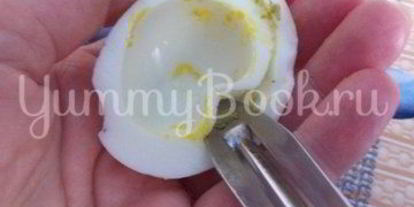 Шаг 2: фаршированных яиц икрой минтая