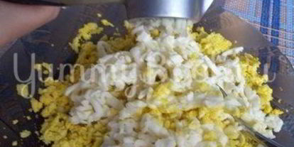 Шаг 4: фаршированных яиц икрой минтая