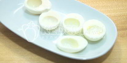 Шаг 2: фаршированных яиц на праздничный стол