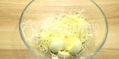 Шаг 3: фаршированных яиц на праздничный стол