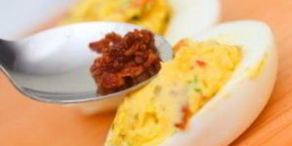 Шаг 5: фаршированных яиц с авокадо