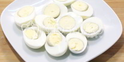 Шаг 2: фаршированных яиц с икорно-горчичного начинкой