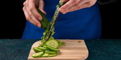 Шаг 4: фаршированных яиц с крабовыми палочками