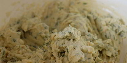 Шаг 2: фаршированных яиц с мягким творогом и лососевой пастой