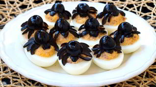 Рецепт Фаршированных яиц с печенью трески Пауки