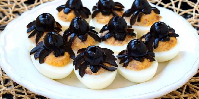 Рецепт Фаршированных яиц с печенью трески Пауки