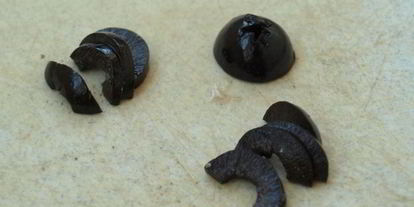 Шаг 3: фаршированных яиц с печенью трески пауки