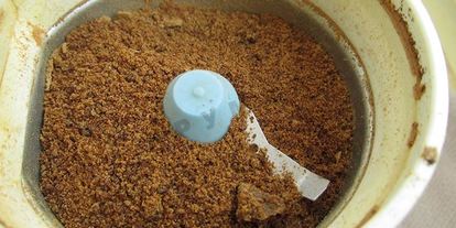 Шаг 2: фаршированных яиц с рулетиками из малосольной кильки