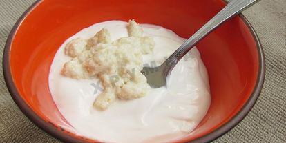 Шаг 4: фаршированных яиц с рулетиками из малосольной кильки