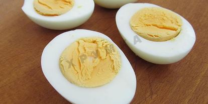 Шаг 9: фаршированных яиц с рулетиками из малосольной кильки