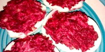 Шаг 3: фаршированных яиц с сельдью