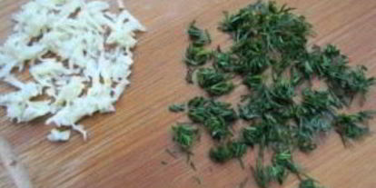 Шаг 2: фаршированных яиц со шпротами и красной икрой