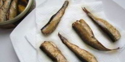 Шаг 5: фаршированных яиц со шпротами и красной икрой