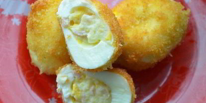 Шаг 4: фаршированных яиц в сухарях